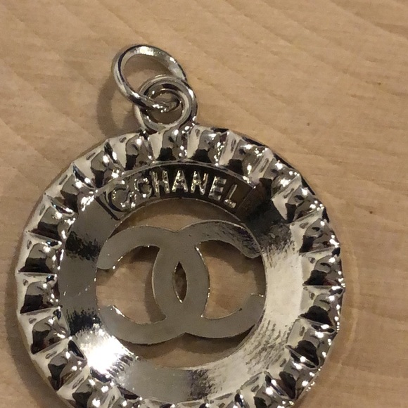 SOLD! Beautiful Chanel Zipper pull pendent - Picture 3 of 4
